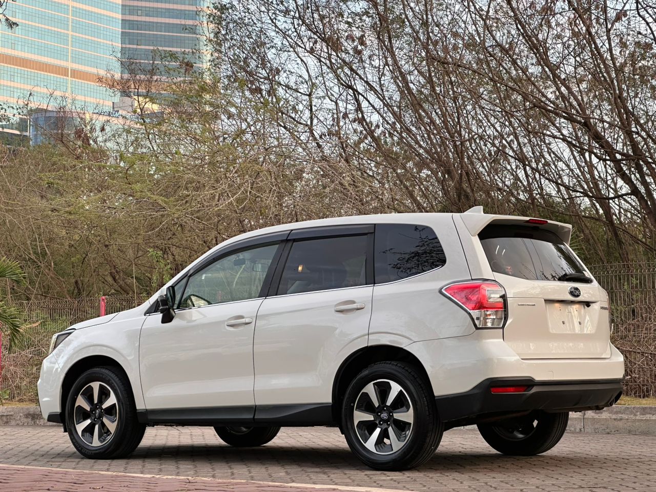 SUBARU FORESTER thumbnail 3